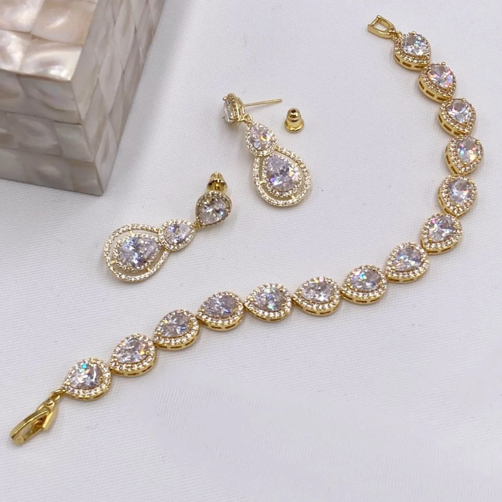 Lace & Favour Gold Prom Jewellery | Prom Earrings*Alessandra Vintage Inspired Crystal Chandelier Earrings Gold