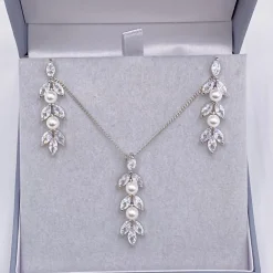 Lace & Favour Bride Gifts | Pearl Jewellery*Amalia Cubic Zirconia and Pearl Bridal Jewellery Set