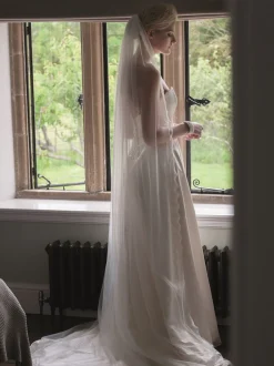 Lace & Favour Single Tier Veils | Chapel Length & Cathedral Veils*Beauty Single Tier Scalloped Lace Edge Veil