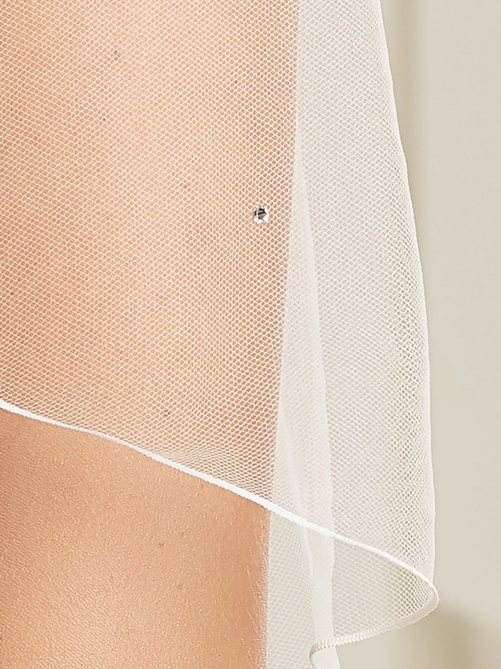 Bianco Evento Single Tier Veils | Fingertip Veils*Bianco Single Tier Swarovski Crystal Fingertip Veil with Corded Edge S320 Ivory