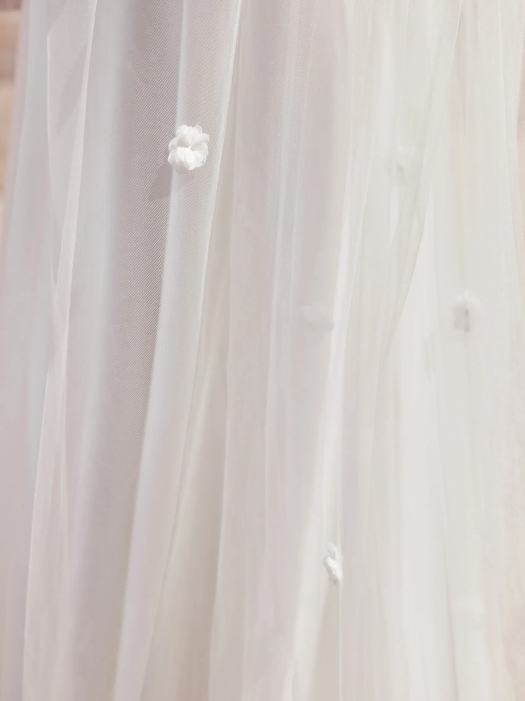 Bianco Evento Single Tier Veils | Chapel Length & Cathedral Veils*Bianco Single Tier Scattered Flower Chapel Veil S518 Ivory