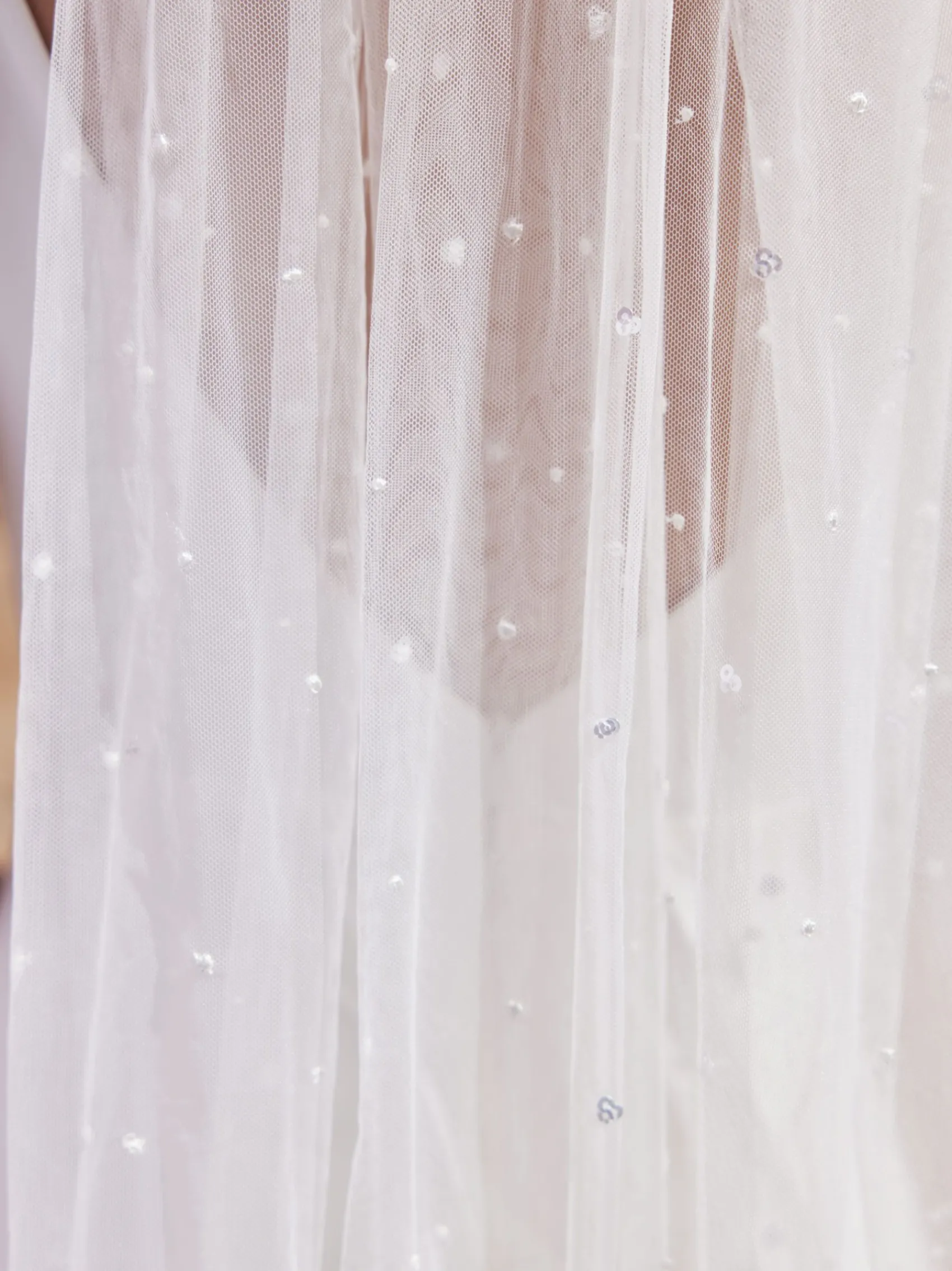 Bianco Evento Single Tier Veils | Fingertip Veils*Bianco Single Tier Cut Edge Sequin Fingertip Veil S497 Ivory