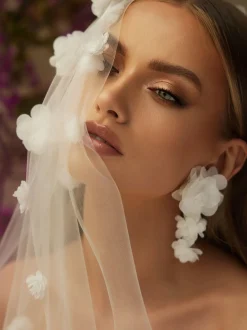 Bianco Evento Single Tier Veils | Fingertip Veils*Bianco Single Tier Cut Edge Short Veil with 3D Flowers S493 Ivory