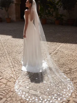Bianco Evento Single Tier Veils | Chapel Length & Cathedral Veils*Bianco Single Tier Cut Edge Chapel Veil with 3D Flowers S501 Ivory