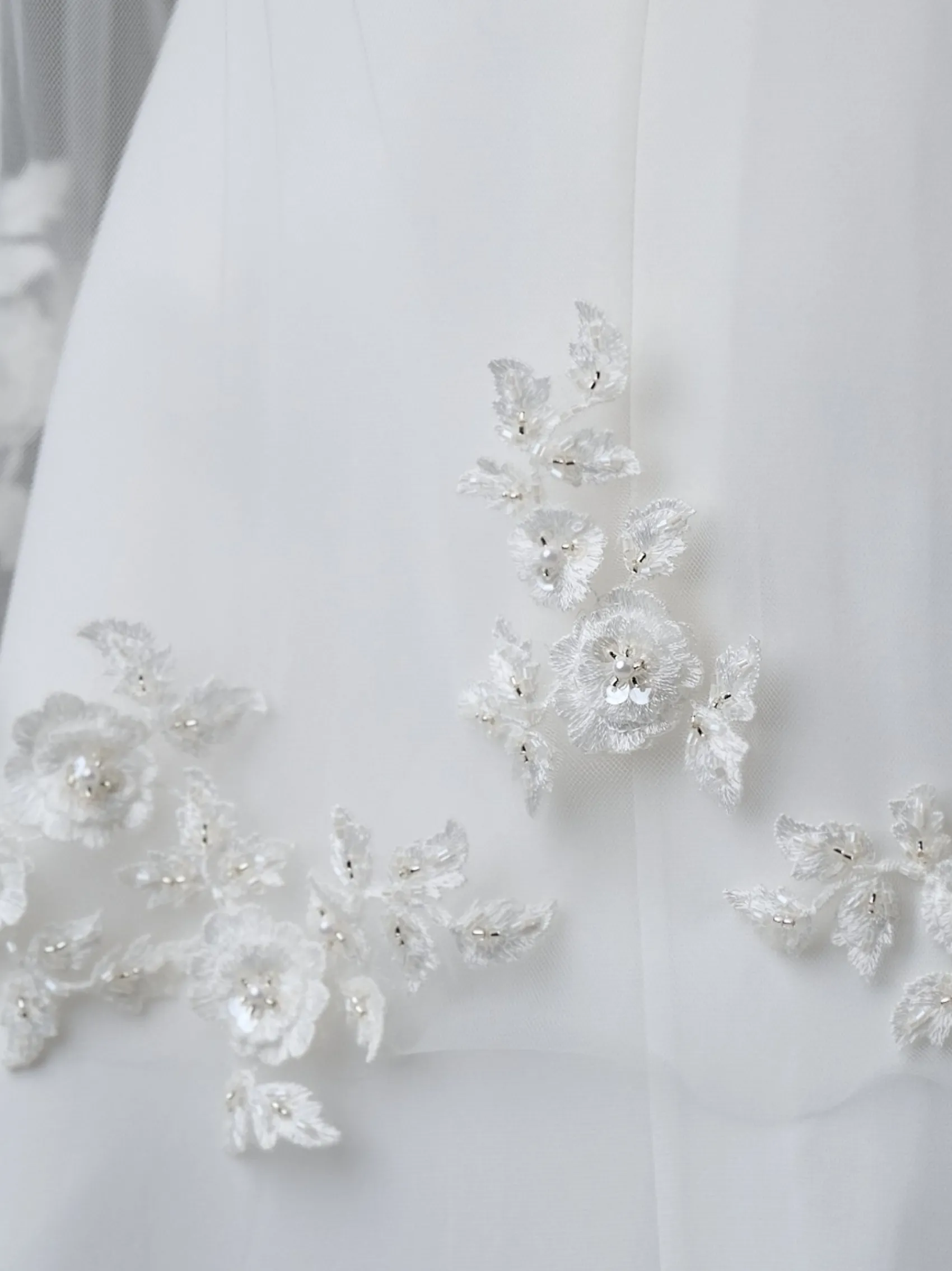 Twilight Designs Two Tier Veils | Fingertip Veils*Bloomington Two Tier Cut Edge Veil with Floral Motifs Ivory