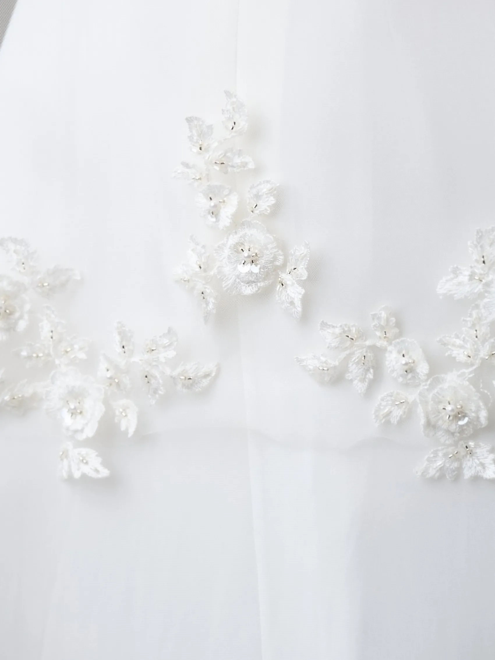 Twilight Designs Two Tier Veils | Fingertip Veils*Bloomington Two Tier Cut Edge Veil with Floral Motifs Ivory
