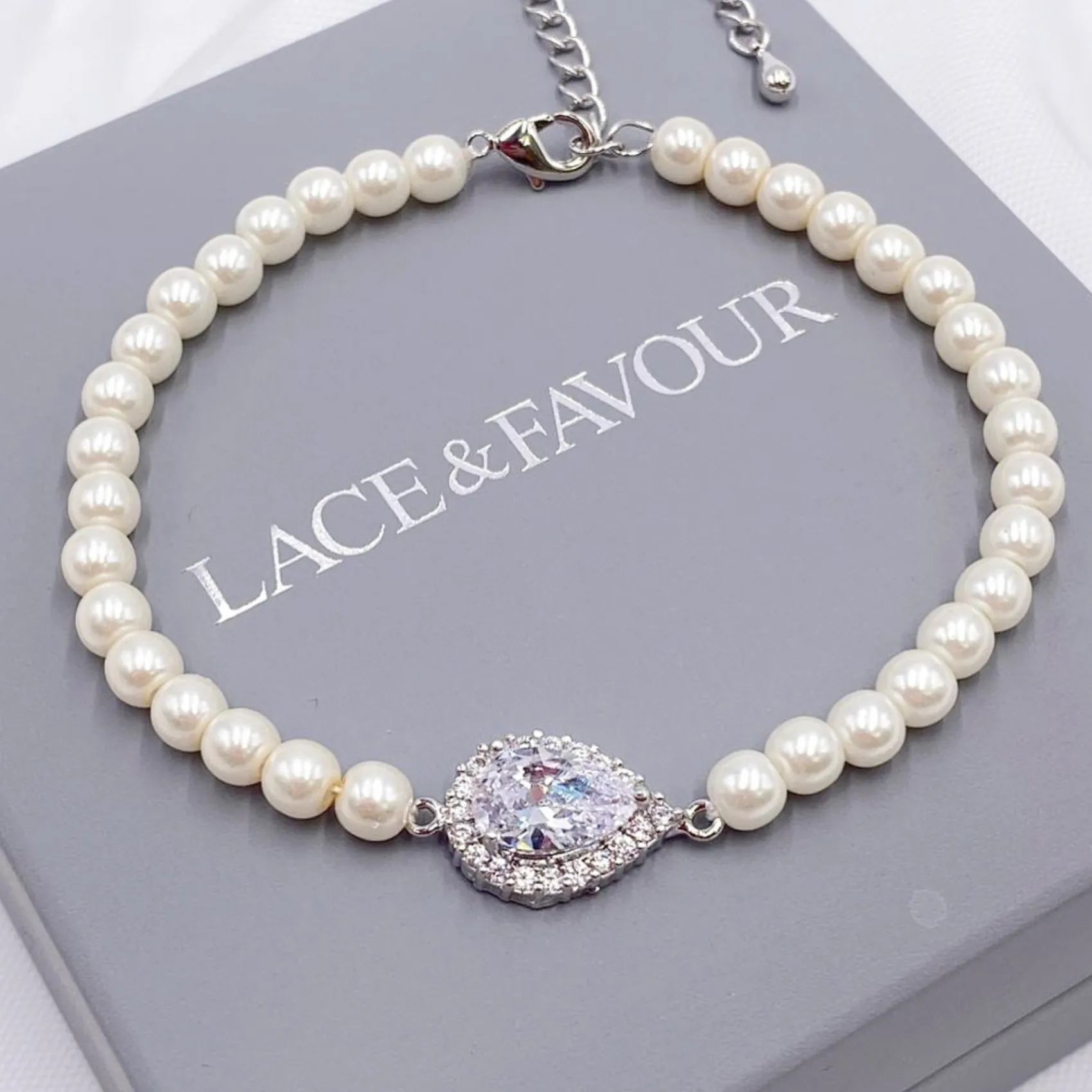 Lace & Favour Bride Gifts | Pearl Jewellery*Desiree Chic Pearl Wedding Bracelet (Silver)