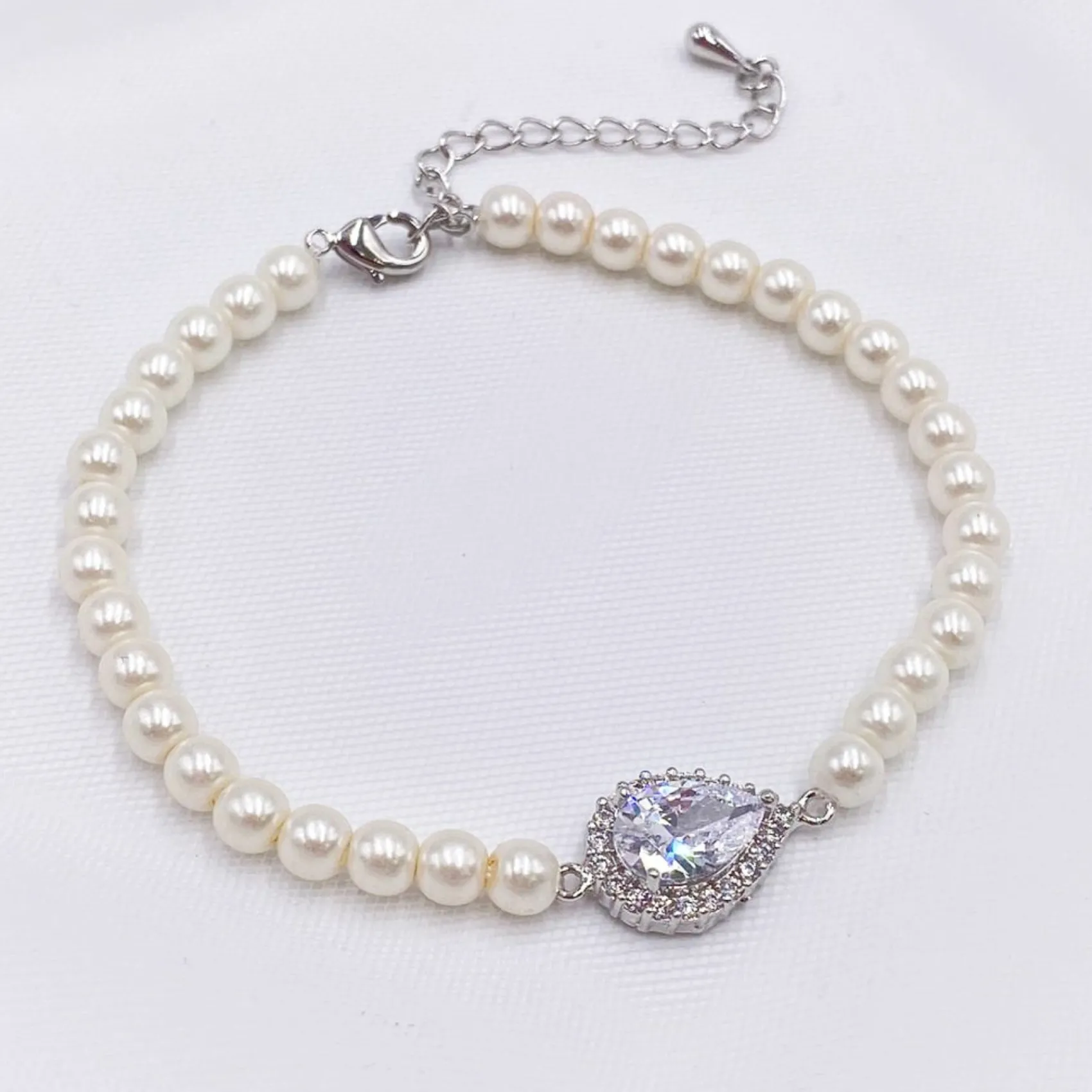 Lace & Favour Bride Gifts | Pearl Jewellery*Desiree Chic Pearl Wedding Bracelet (Silver)