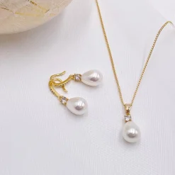 Lace & Favour Bridesmaid Gifts | Bride Gifts*Dolci Gold Crystal and Teardrop Pearl Bridal Jewellery Set Ivory/ Gold