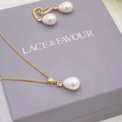 Lace & Favour Bridesmaid Gifts | Bride Gifts*Dolci Gold Crystal and Teardrop Pearl Bridal Jewellery Set Ivory/ Gold