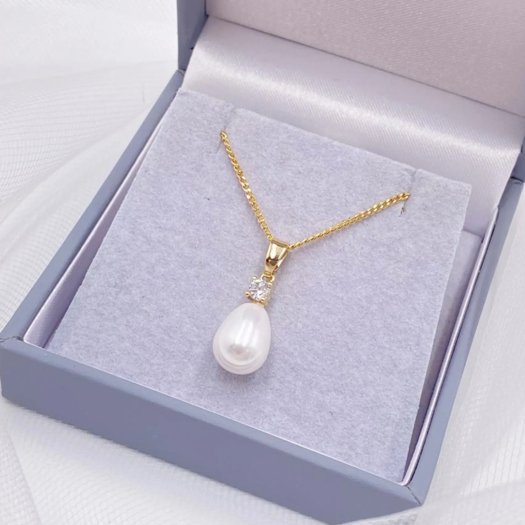 Lace & Favour Bridesmaid Gifts | Bride Gifts*Dolci Gold Teardrop Pearl Pendant Necklace