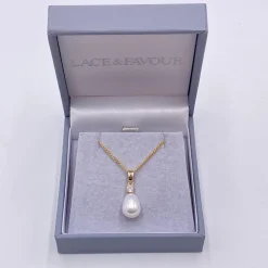 Lace & Favour Bridesmaid Gifts | Bride Gifts*Dolci Gold Teardrop Pearl Pendant Necklace