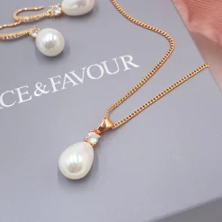 Lace & Favour Bridesmaid Gifts | Bride Gifts*Dolci Rose Gold Teardrop Pearl Pendant Necklace