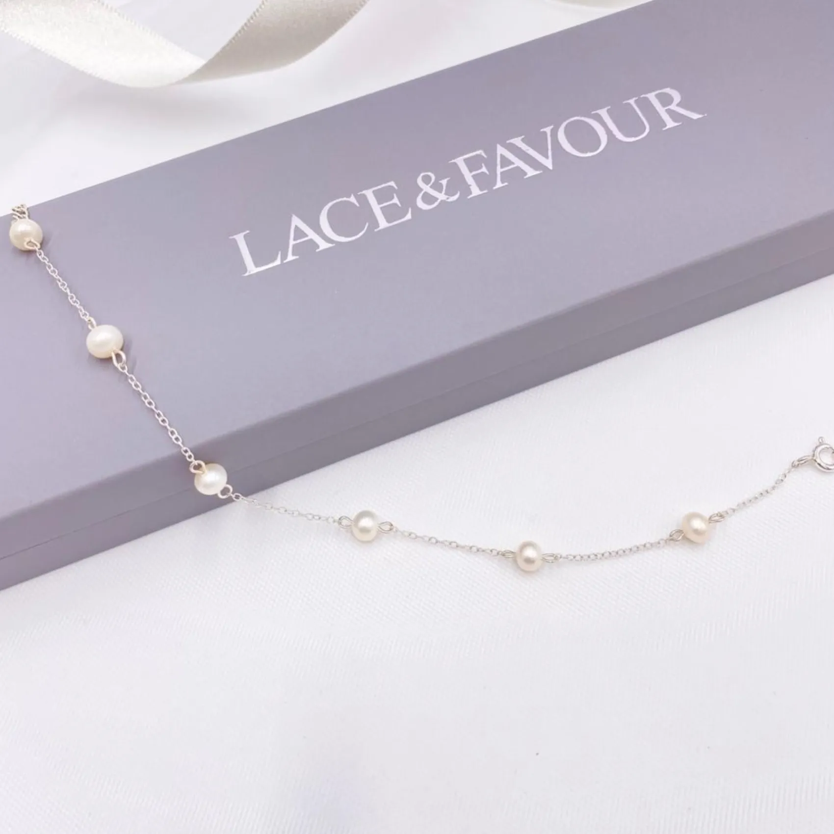 Lace & Favour Bridesmaid Gifts | Pearl Jewellery*Elenoa Dainty Pearl Chain Bracelet Ivory/ Silver