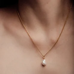 Freya Rose Mother Of The Groom Gifts | Mother Of The Bride Gifts*Baroque Pearl 22ct Gold Pendant Necklace