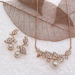 Ivory & Co Bride Gifts | Pearl Jewellery*Ivory and Co Aphrodite Rose Gold Bridal Jewellery Set