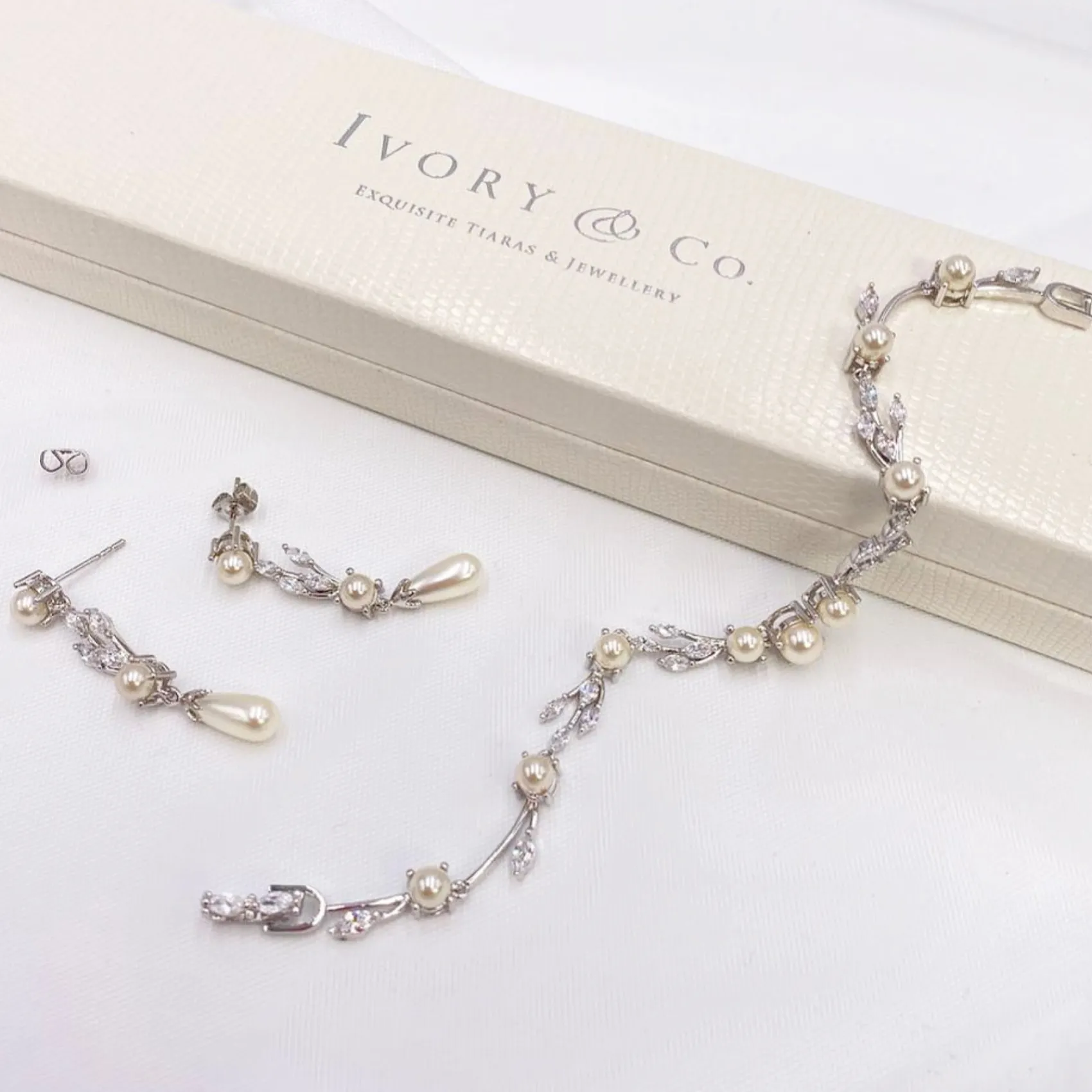 Ivory & Co Bride Gifts | Vintage Jewellery*Ivory and Co Belgravia Pearl and Crystal Wedding Bracelet