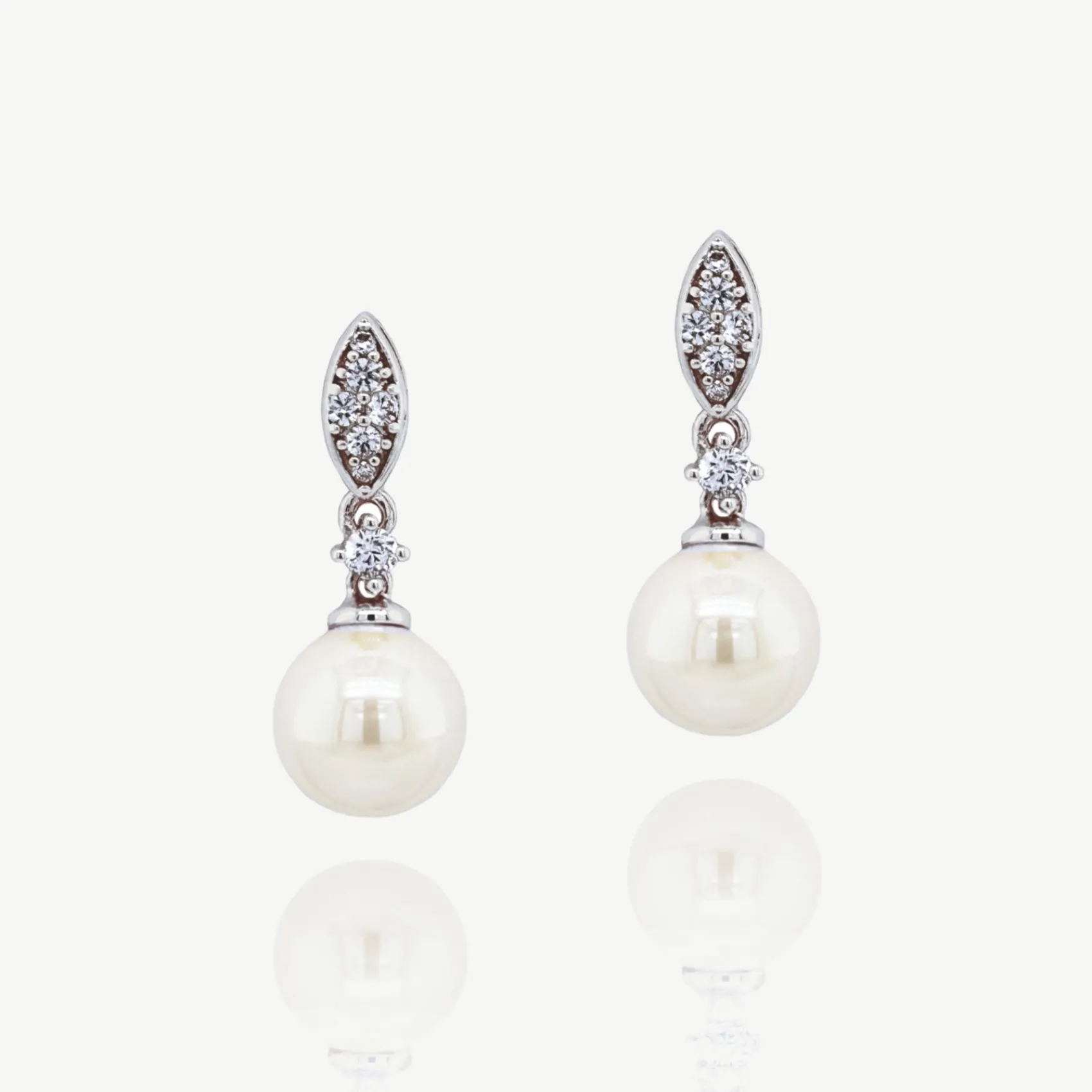 Ivory & Co Pearl Jewellery | Silver Wedding Jewellery*Ivory and Co Dublin Silver Crystal Classic Pearl Drop Earrings
