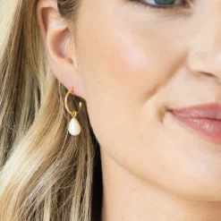 Ivory & Co Bridesmaid Gifts | Pearl Jewellery*Ivory and Co Harrow Gold Pearl Hoop Earrings