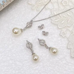 Ivory & Co Mother Of The Groom Gifts | Mother Of The Bride Gifts*Ivory and Co Lisbon Pearl Bridal Jewellery Set