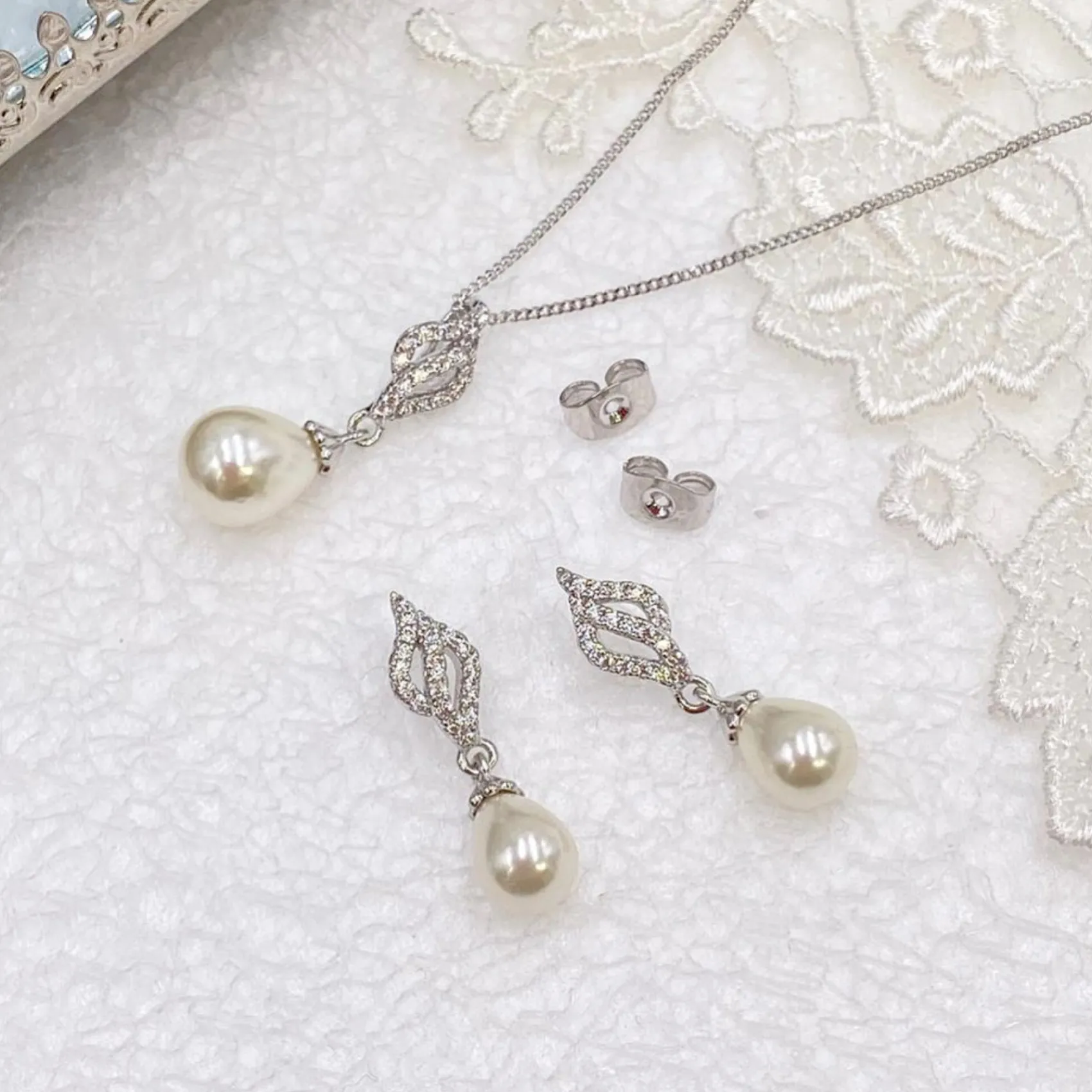 Ivory & Co Mother Of The Groom Gifts | Mother Of The Bride Gifts*Ivory and Co Lisbon Pearl Bridal Jewellery Set