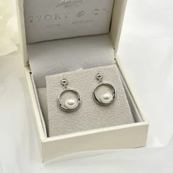 Ivory & Co Bridesmaid Gifts | Pearl Jewellery*Ivory and Co Memphis Silver Hanging Pearl Earrings