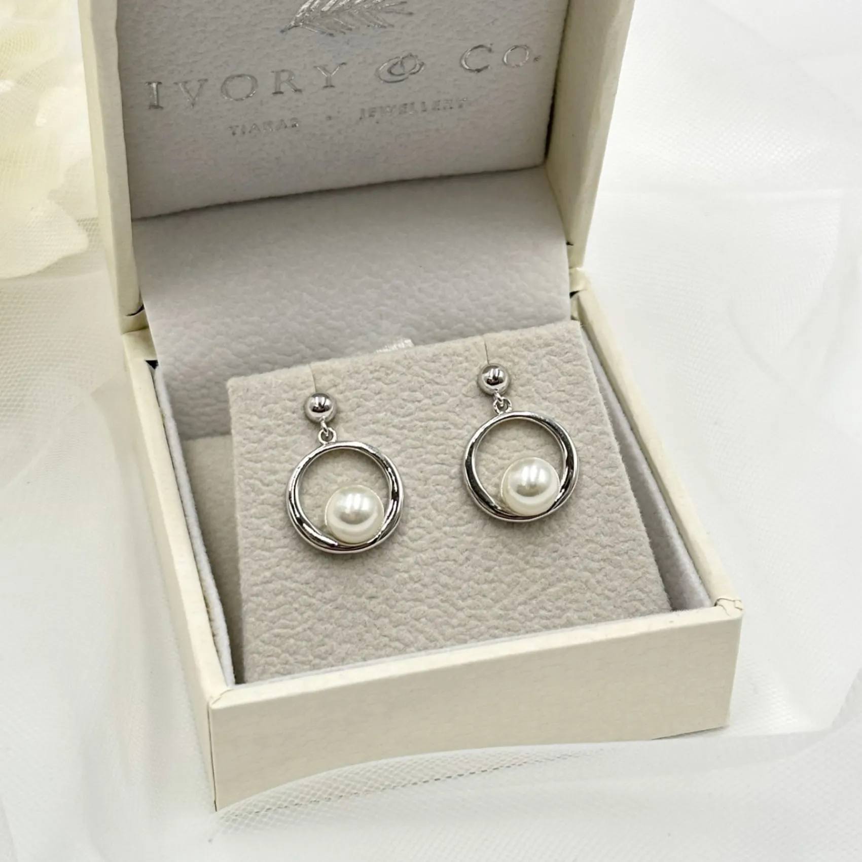 Ivory & Co Bridesmaid Gifts | Pearl Jewellery*Ivory and Co Memphis Silver Hanging Pearl Earrings