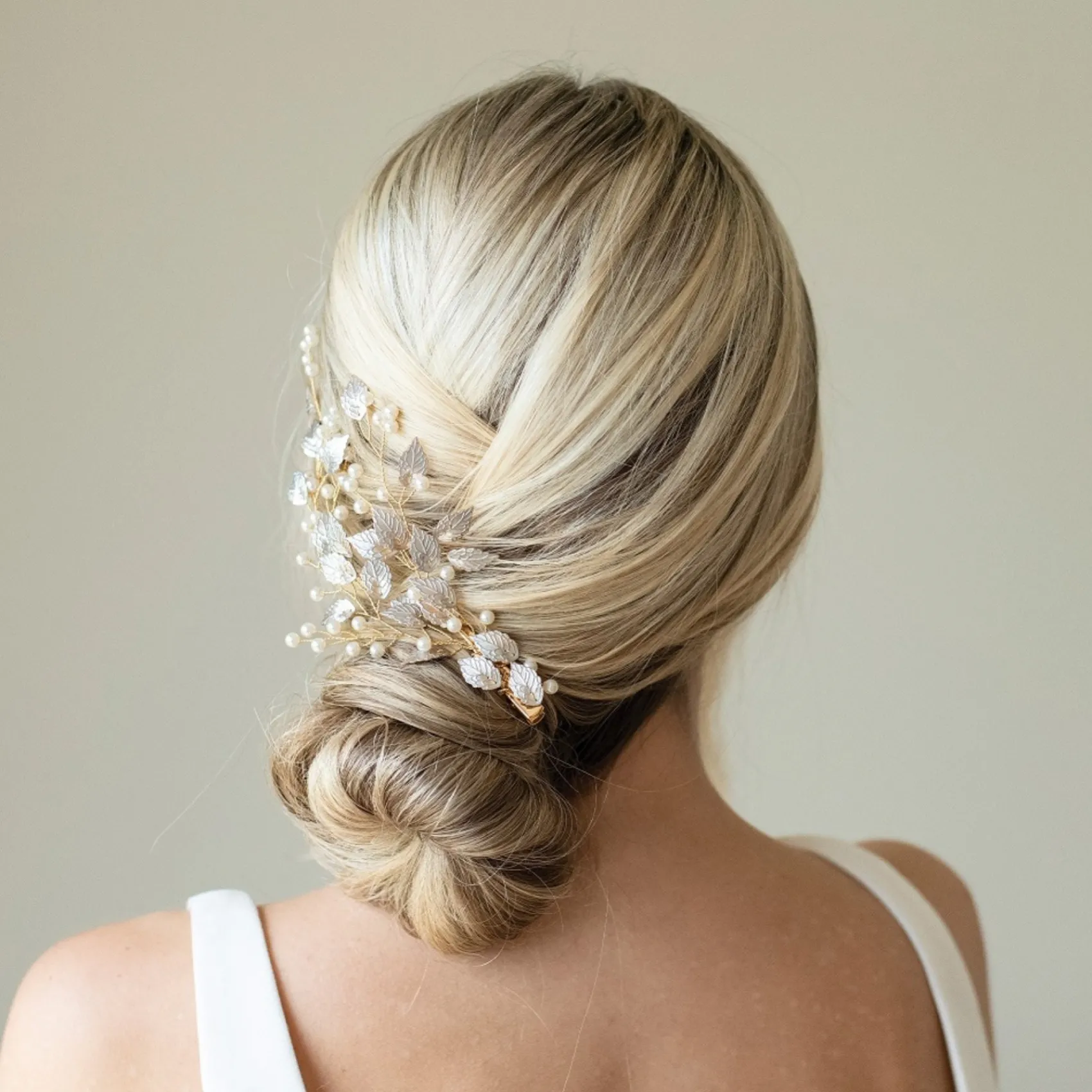 Ivory & Co Pearl Hair Accessories | Wedding Headpieces*Ivory and Co Summer Breeze Gold Enamelled Leaf and Pearl Sprig Clip