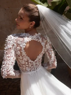 Bianco Evento Single Tier Veils | Chapel Length & Cathedral Veils*Single Tier Glitter Cathedral Veil with Glass Bead Edge S499 Ivory