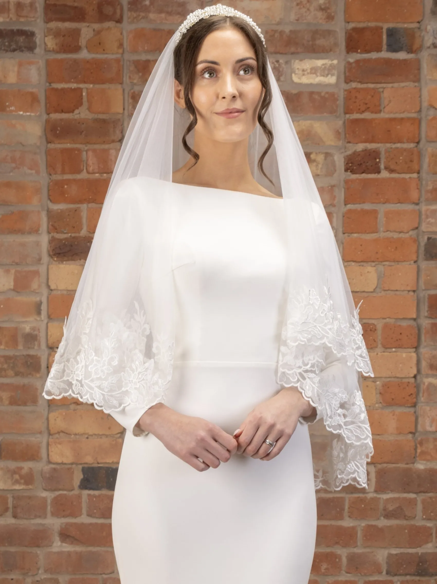 Perfect Bridal Two Tier Veils | Fingertip Veils*Two Tier Wide Floral Lace Edge Short Veil | L&F Ivory