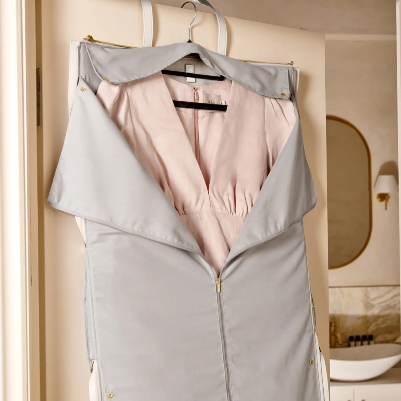 Katie Loxton Mother Of The Groom Gifts | Mother Of The Bride Gifts*Fold Out Garment Weekend Bag Off White