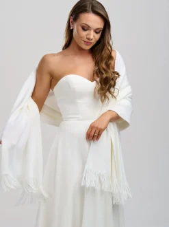 Poirier Knitted Shawls | Wedding Capes & Wraps*Katya Knitted Wedding Shawl with Fringe Ivory