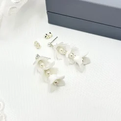 Beads & Beyond Pearl Jewellery | Silver Wedding Jewellery*Lilybelle Ivory Floral Drop Earrings Ivory/ Silver