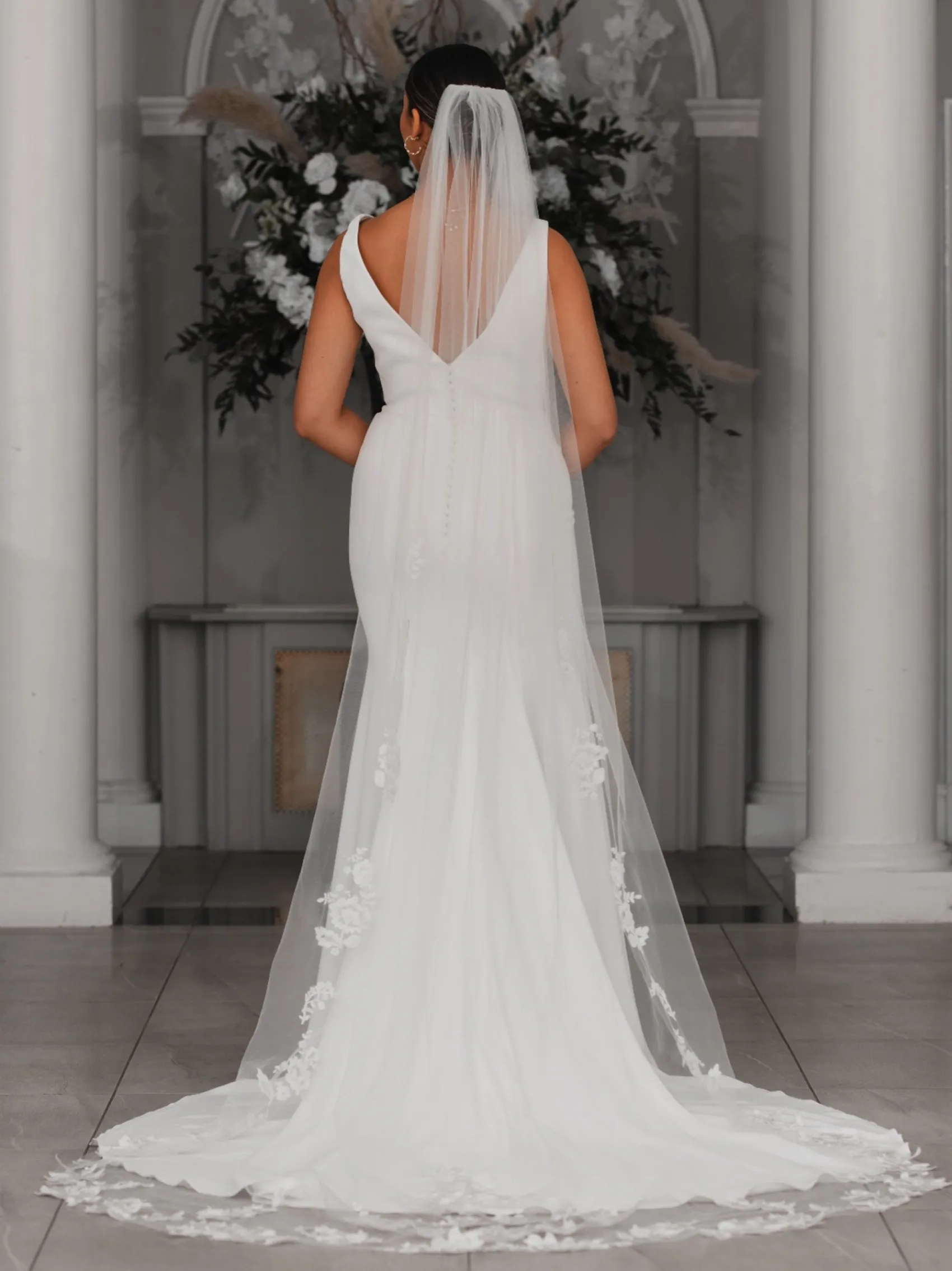 Linzi Jay Single Tier Veils | Chapel Length & Cathedral Veils*Single Tier Chapel Veil with Floral Lace Motifs LA963 Ivory