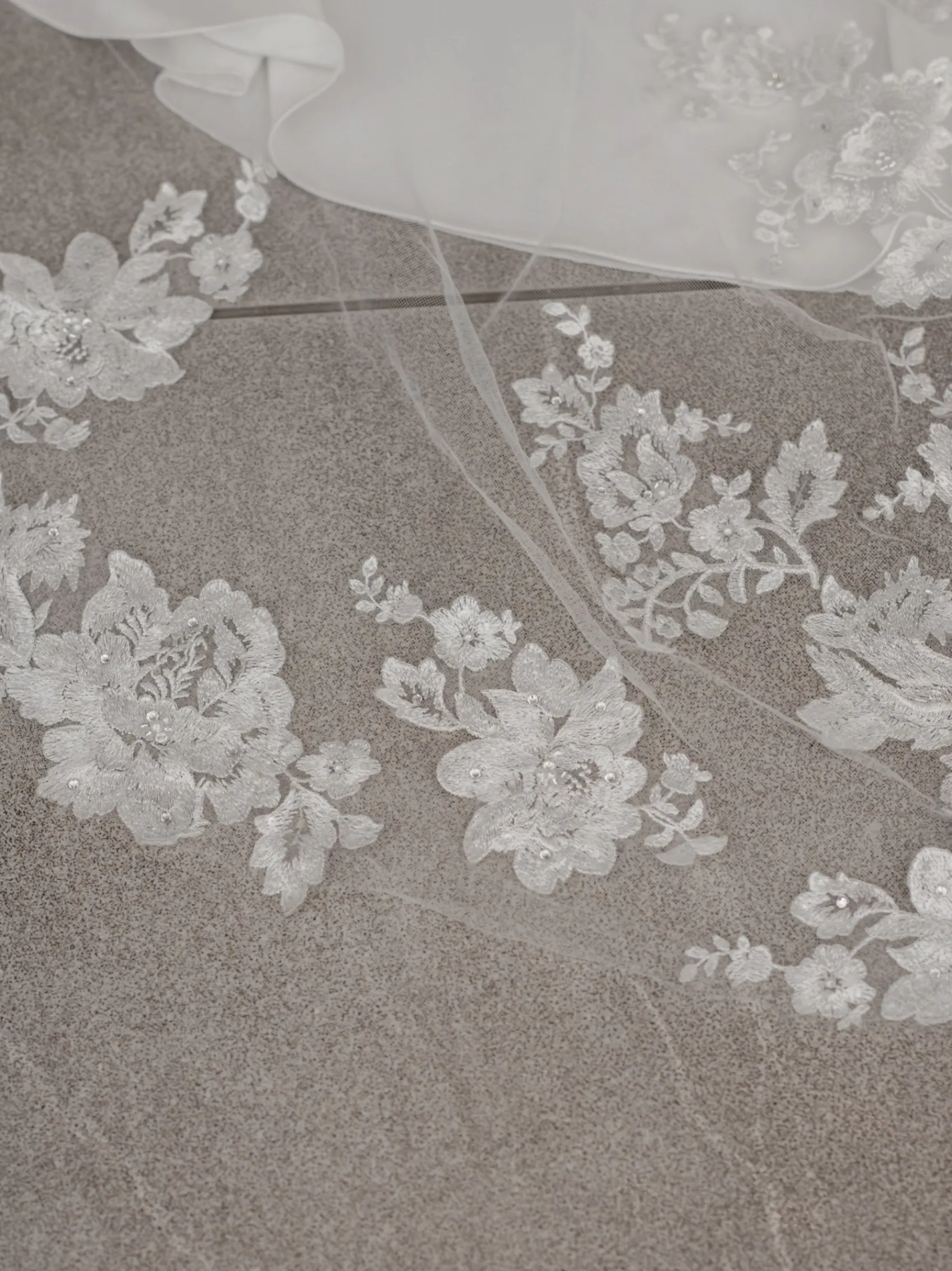 Linzi Jay Single Tier Veils | Chapel Length & Cathedral Veils*Single Tier Chapel Veil with Floral Lace Motifs LA963 Ivory
