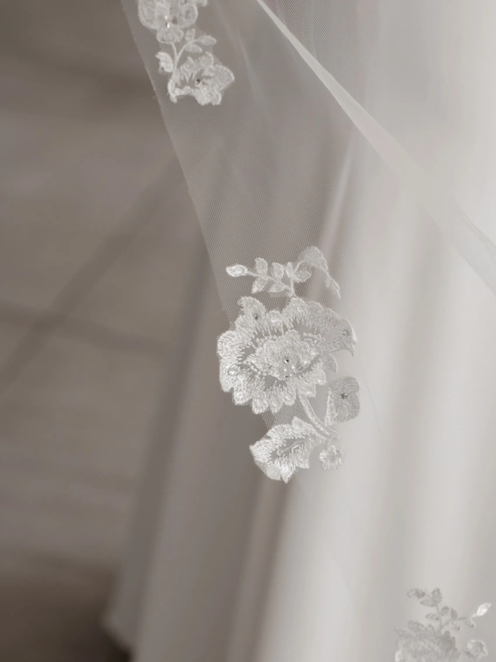 Linzi Jay Single Tier Veils | Chapel Length & Cathedral Veils*Single Tier Chapel Veil with Floral Lace Motifs LA963 Ivory