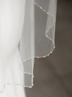 Linzi Jay Single Tier Veils | Chapel Length & Cathedral Veils*Single Tier Veil with Pearl and Beaded Edge LA951 Ivory