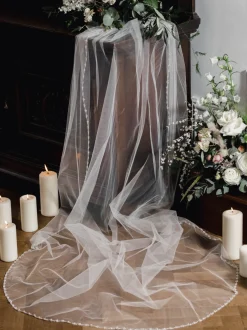 Linzi Jay Single Tier Veils | Chapel Length & Cathedral Veils*Single Tier Veil with Pearl and Beaded Edge LA951 Ivory