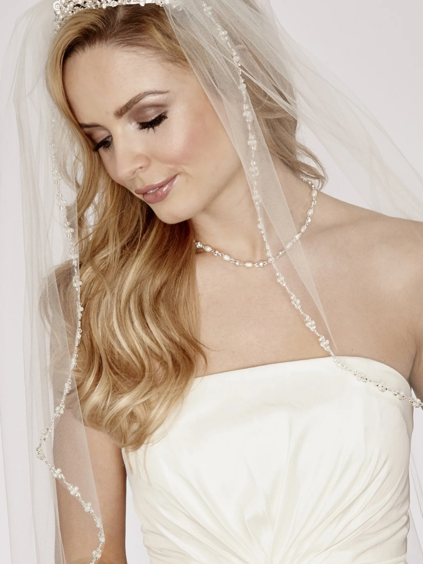 Linzi Jay Single Tier Veils | Chapel Length & Cathedral Veils*Single Tier Veil with Pearl and Beaded Edge LA951 Ivory