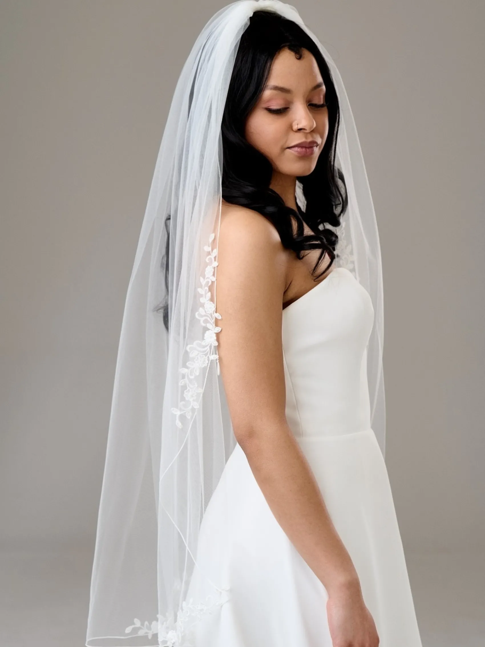 Twilight Designs Single Tier Veils | Fingertip Veils*Montrose Single Tier Corded Edge Veil with Floral Lace Motifs Ivory