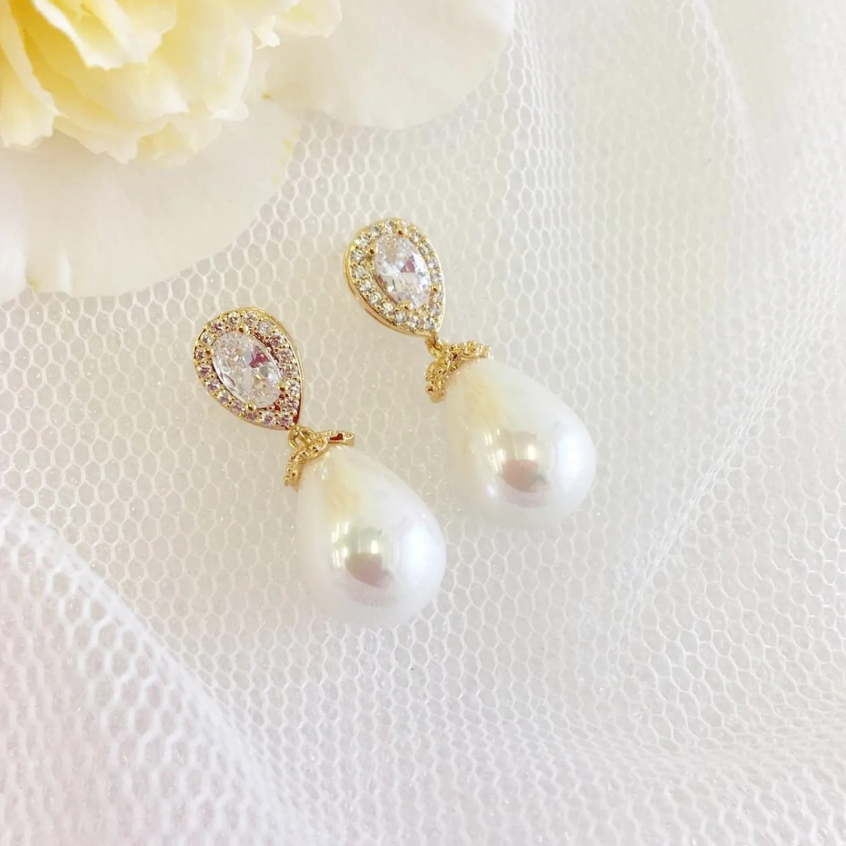 Lace & Favour Bridesmaid Gifts | Bride Gifts*Paloma Teardrop Pearl Wedding Earrings (Gold) Ivory/ Gold