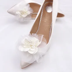 Perfect Bridal Bride Gifts | Shoe Jewellery*Apple Ivory Flower Shoe Clips