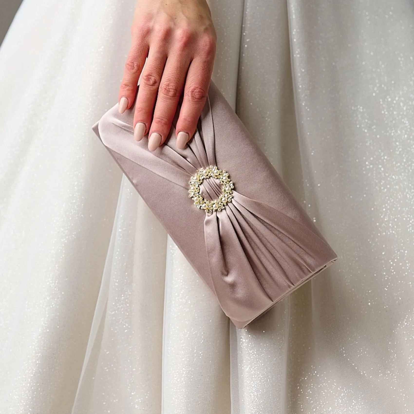Perfect Bridal Occasion Handbags*Harlow Satin Pearl Brooch Clutch Bag Taupe