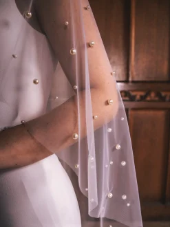 Perfect Bridal Single Tier Veils | Fingertip Veils*Single Tier Short Scattered Pearl Veil Ivory