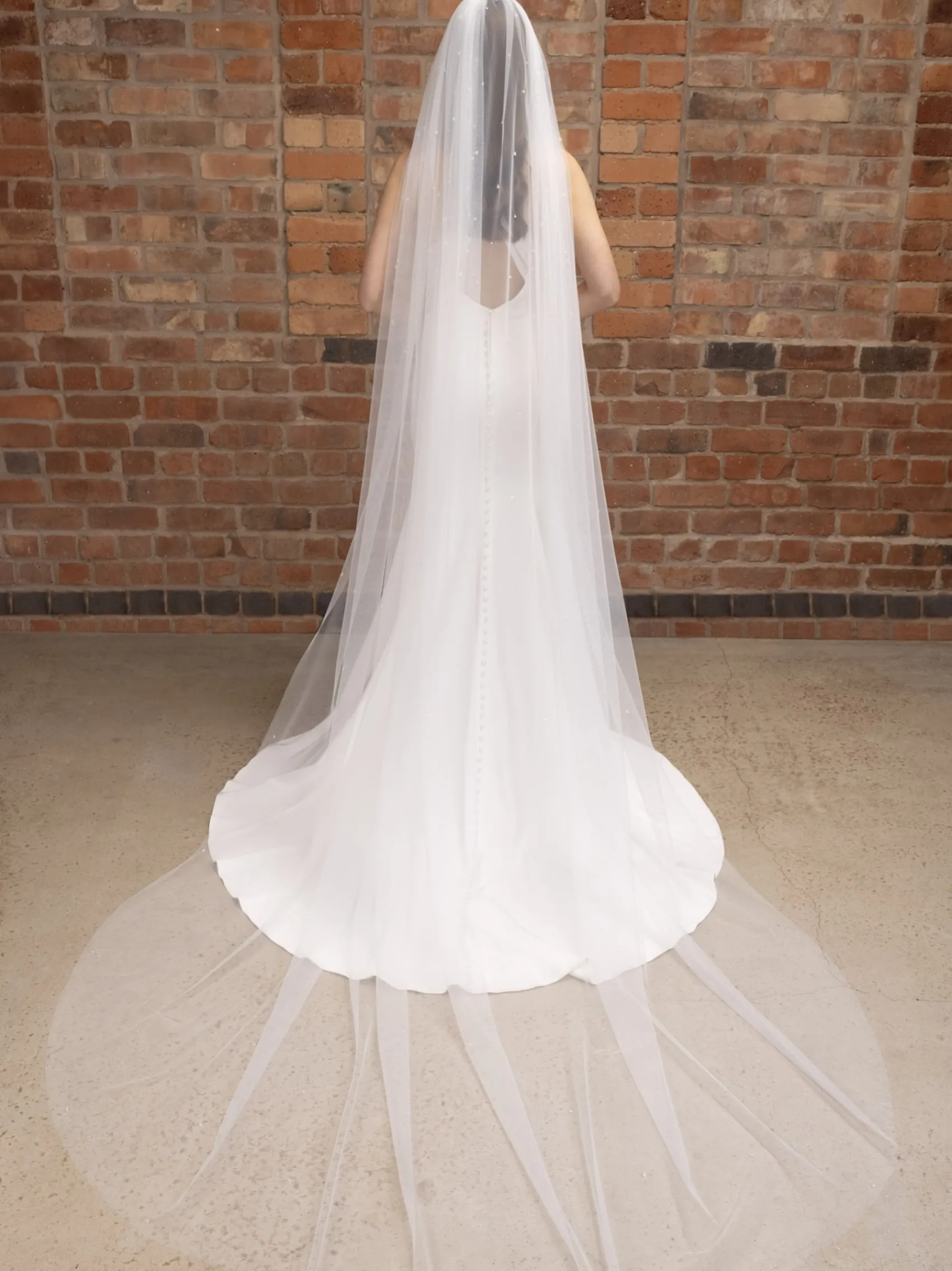 Perfect Bridal Chapel Length & Cathedral Veils | Single Tier Veils*Single Tier Cut Edge Crystal Cathedral Veil Ivory