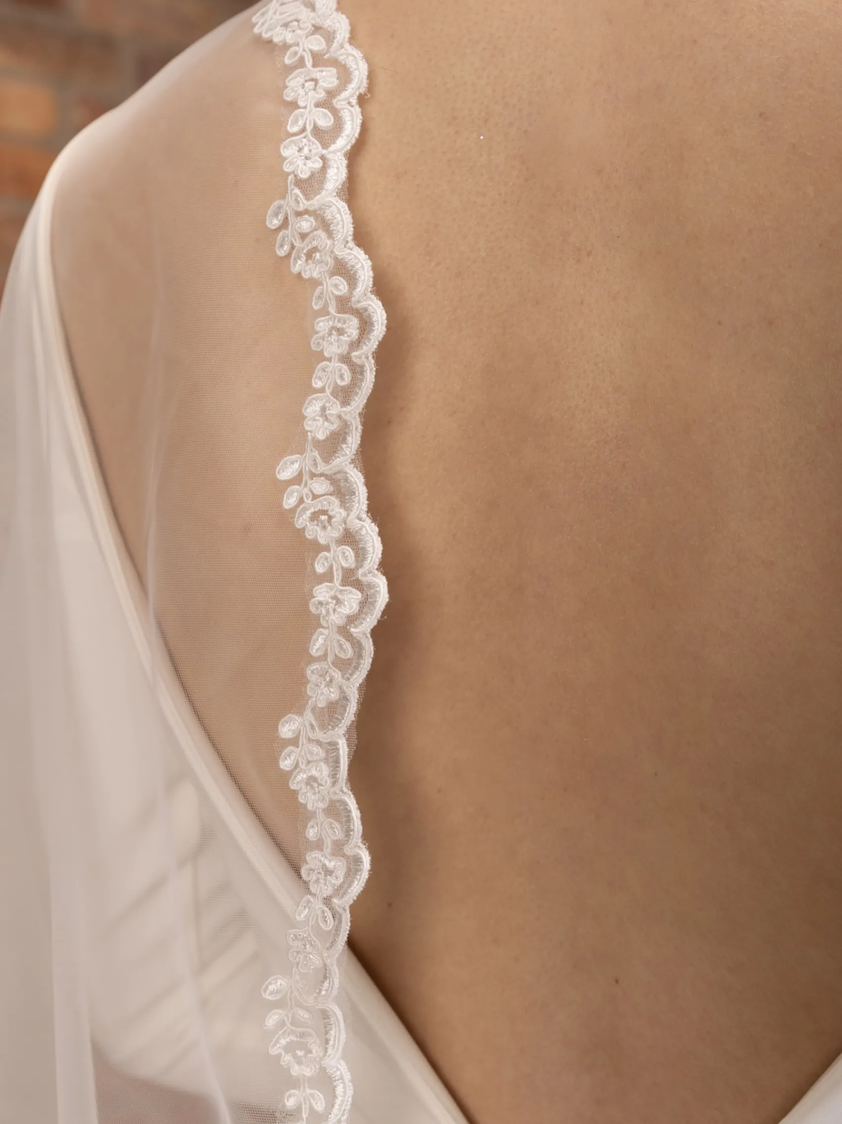 Perfect Bridal Single Tier Veils | Elbow Length Veils*Single Tier Narrow Corded Lace Short Veil Ivory