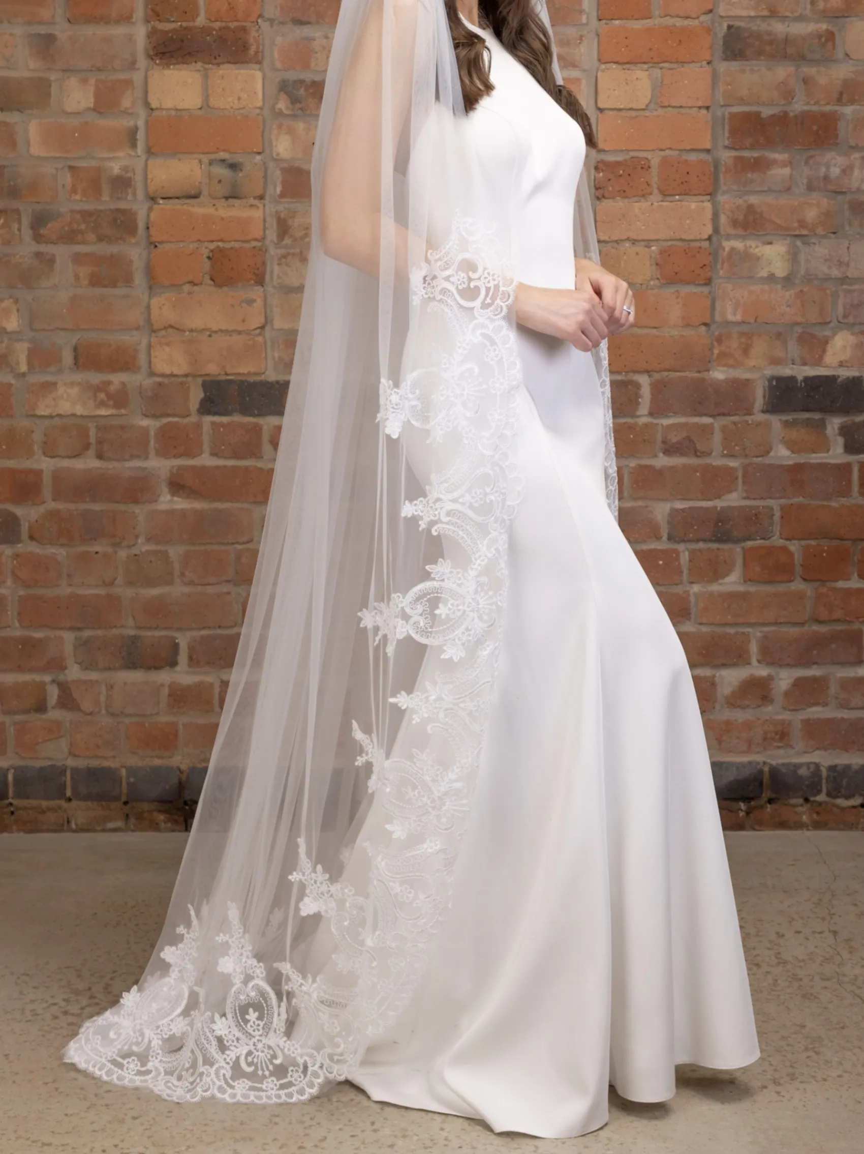 Perfect Bridal Single Tier Veils | Floor Length Veils*Single Tier Floor Length Veil with Lace Train Ivory