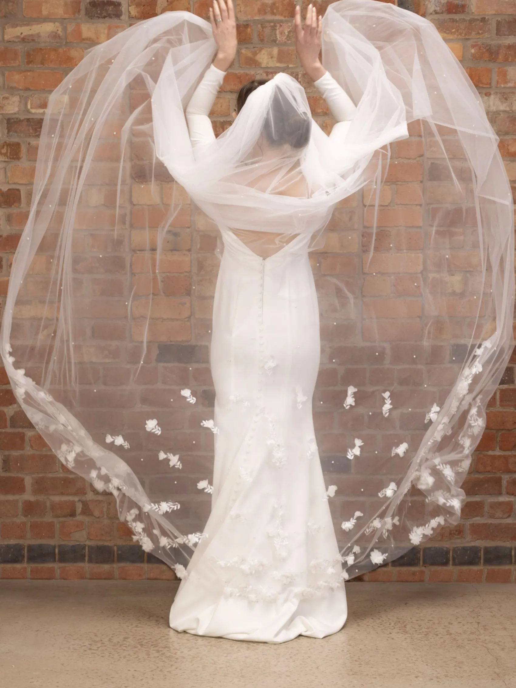 Perfect Bridal Single Tier Veils | Chapel Length & Cathedral Veils*Single Tier 3D Flowers and Pearl Cathedral Veil Ivory