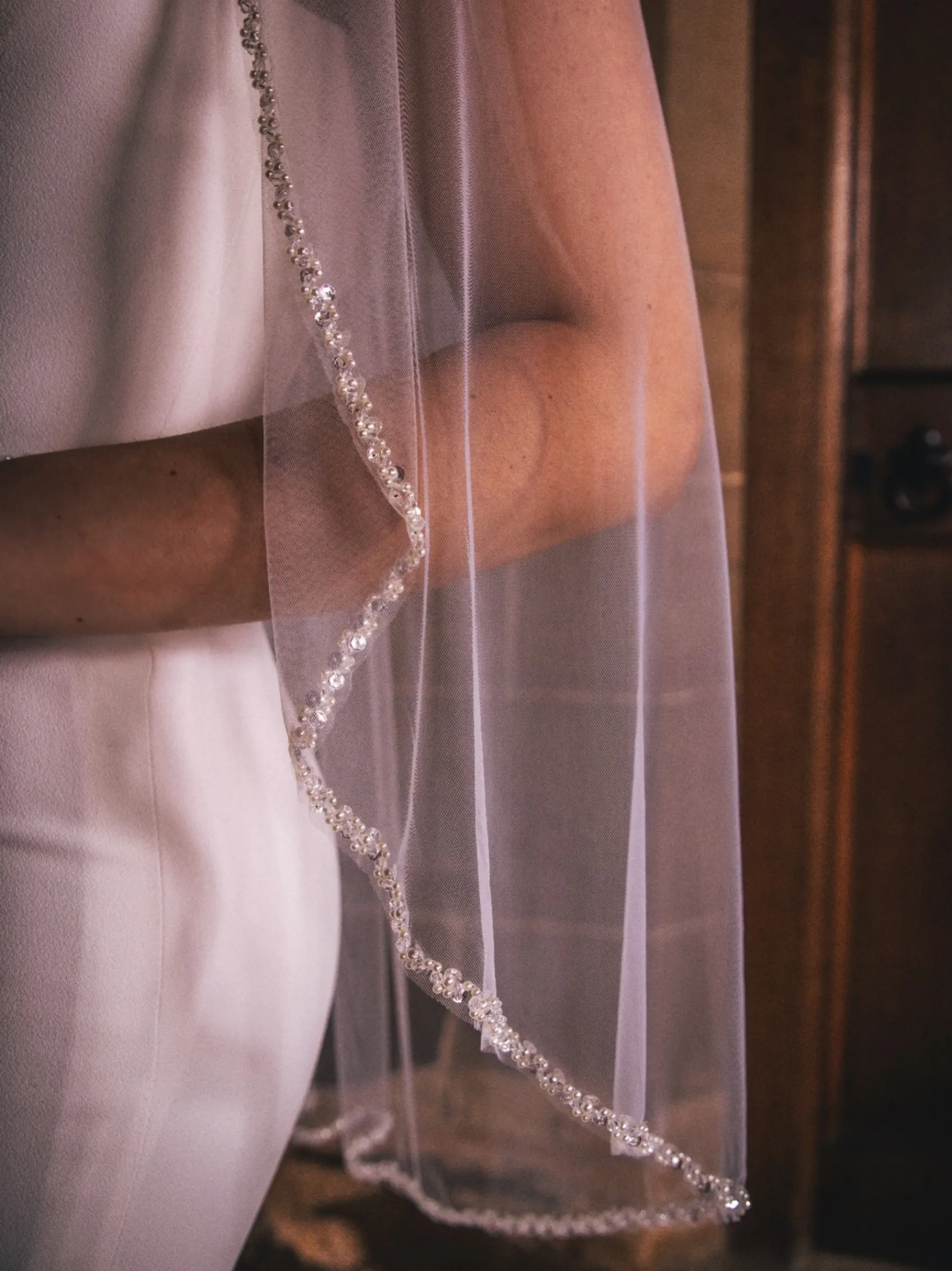 Perfect Bridal Single Tier Veils | Fingertip Veils*Single Tier Silver Beaded Edge Fingertip Veil Ivory