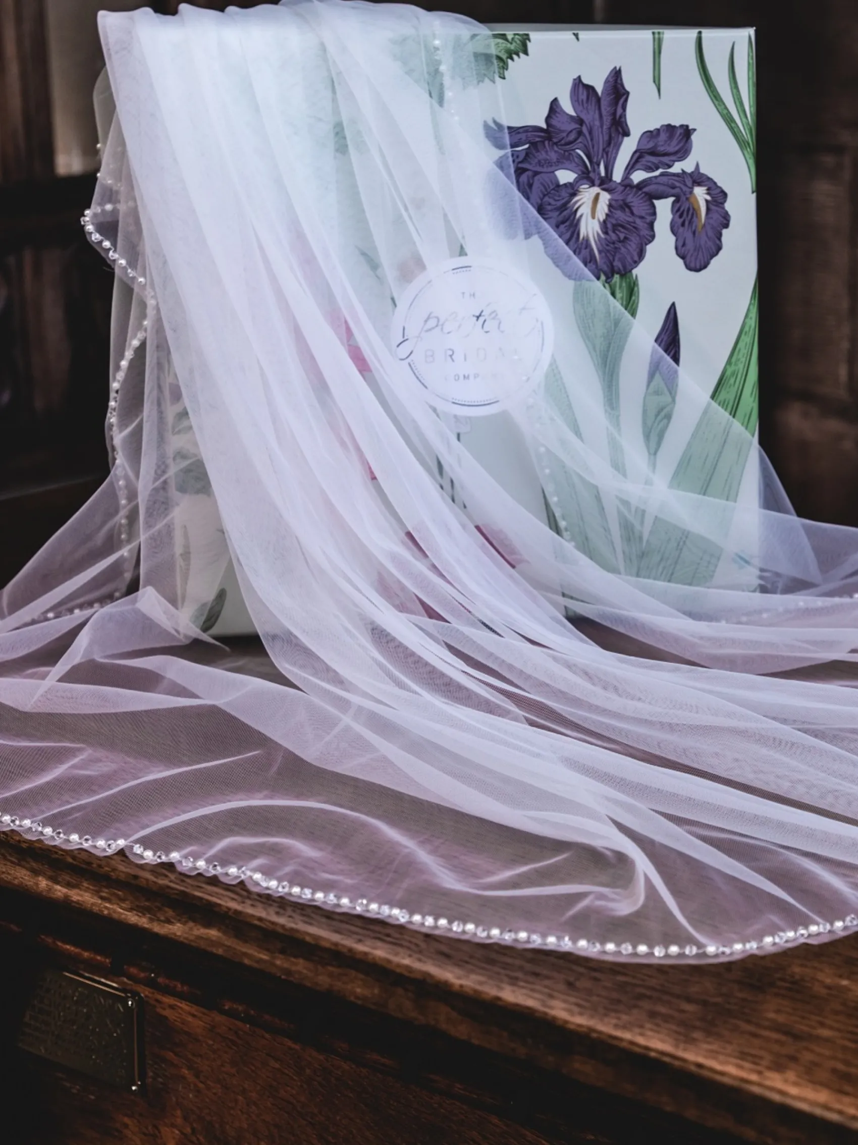 Perfect Bridal Single Tier Veils | Fingertip Veils*Single Tier Pearl and Crystal Edge Fingertip Veil Ivory